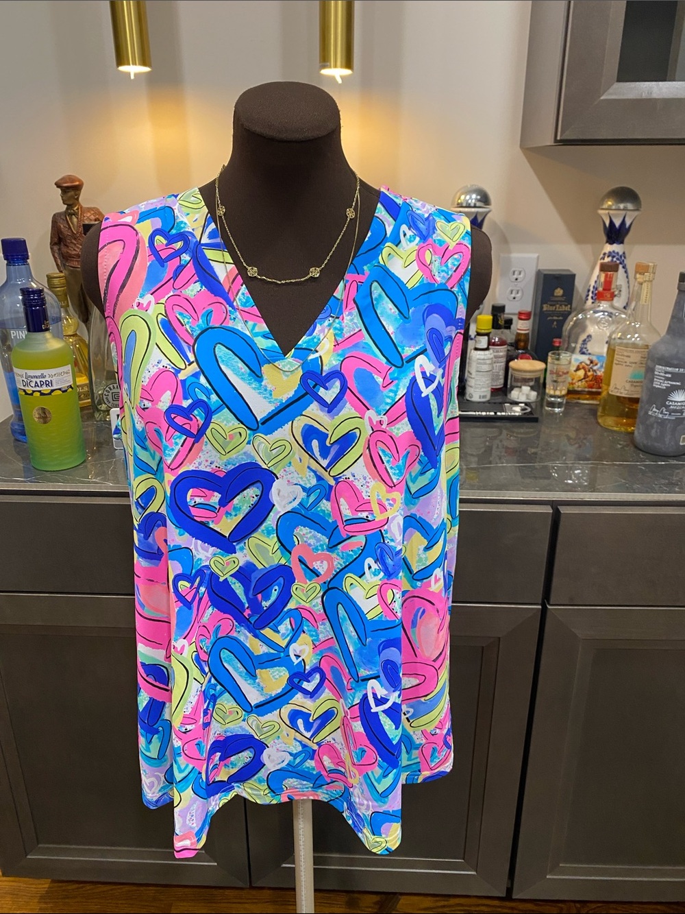 Lulu b shirt top blouse tunic colorful vibrant spf no wrinkle stretch heart
